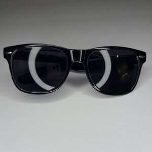 NEW LISA FRANKENSTEIN promotional Ray-Ban style sunglasses